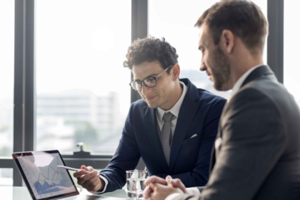 Teciomar Ábila ensina como iniciar seus investimentos do zero com segurança e estratégia.