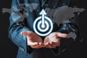 Danilo Regis Fernando Pinto analisa a transformação do sistema bancário global diante de novas exigências globais, com mais controle, tecnologia e gestão de risco.