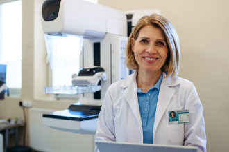 Vinicius Tadeu Sattin Rodrigues explica as diferenças e vantagens da mamografia digital em relação à convencional.