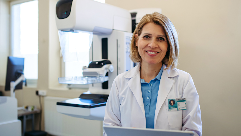 Vinicius Tadeu Sattin Rodrigues explica as diferenças e vantagens da mamografia digital em relação à convencional.