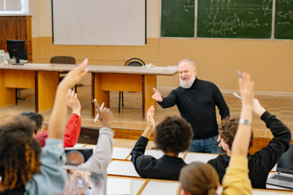 Estratégias de Sérgio Bento De Araújo para reduzir o estresse e fortalecer a saúde mental dos professores.